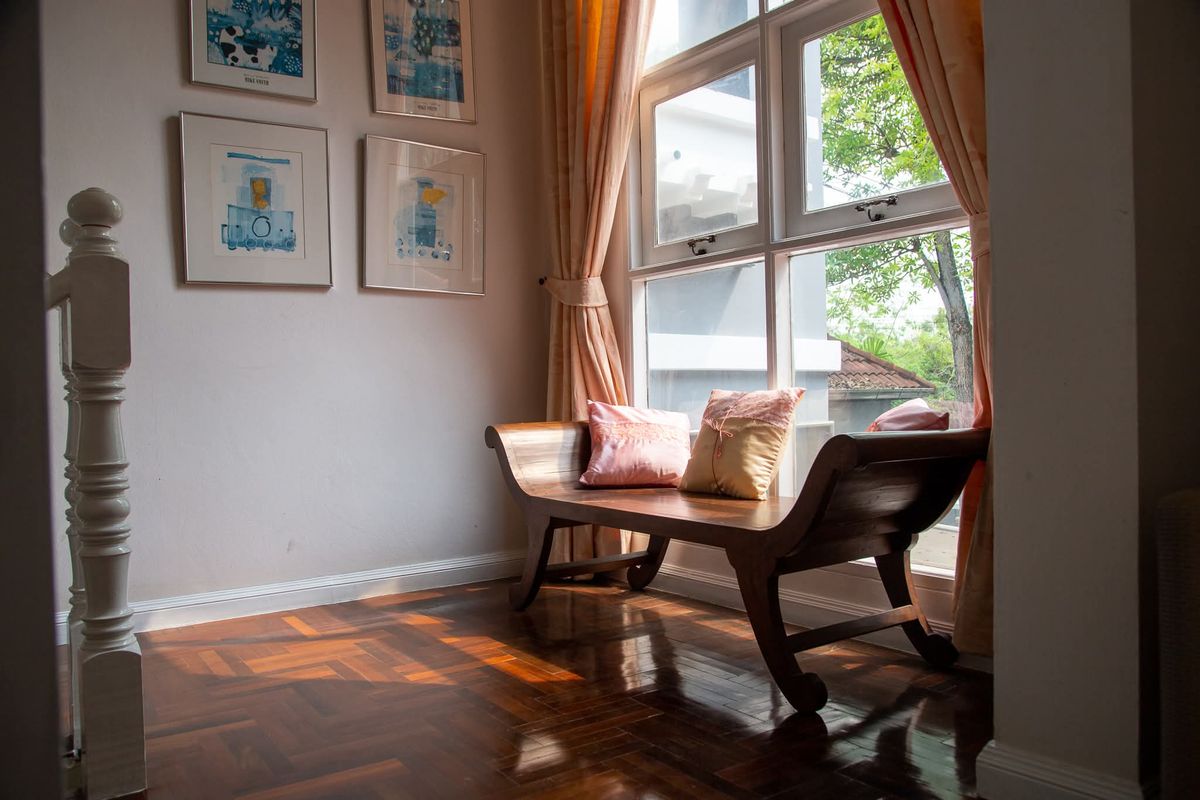 For RentHousePhutthamonthon, Salaya : Rent a waterfront house Krisada Marina, comes with Glasshouse, a private waterfront near Central Salaya.