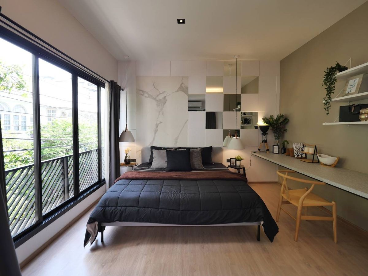 HouseSukhumvit, Asoke, Thonglor : 📢👇Sell with tenant 30 Sep 28
Newly Renovated Home in the Heart of Sukhumvit 49. Loft-style with a private Outdoor Jacuzzi. Perfect as a stylish residence or a smart investment opportunity
