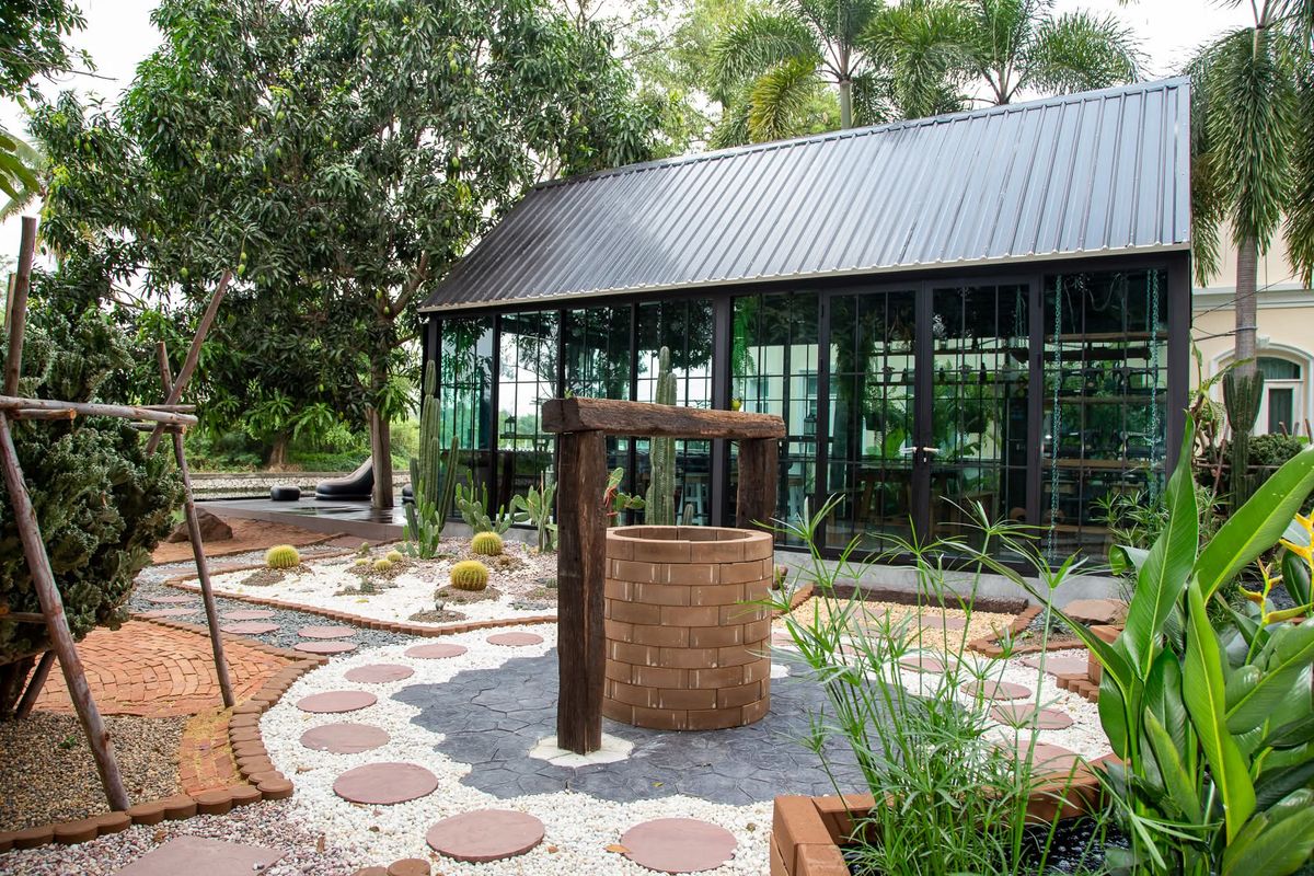 For RentHousePhutthamonthon, Salaya : Rent a waterfront house Krisada Marina, comes with Glasshouse, a private waterfront near Central Salaya.