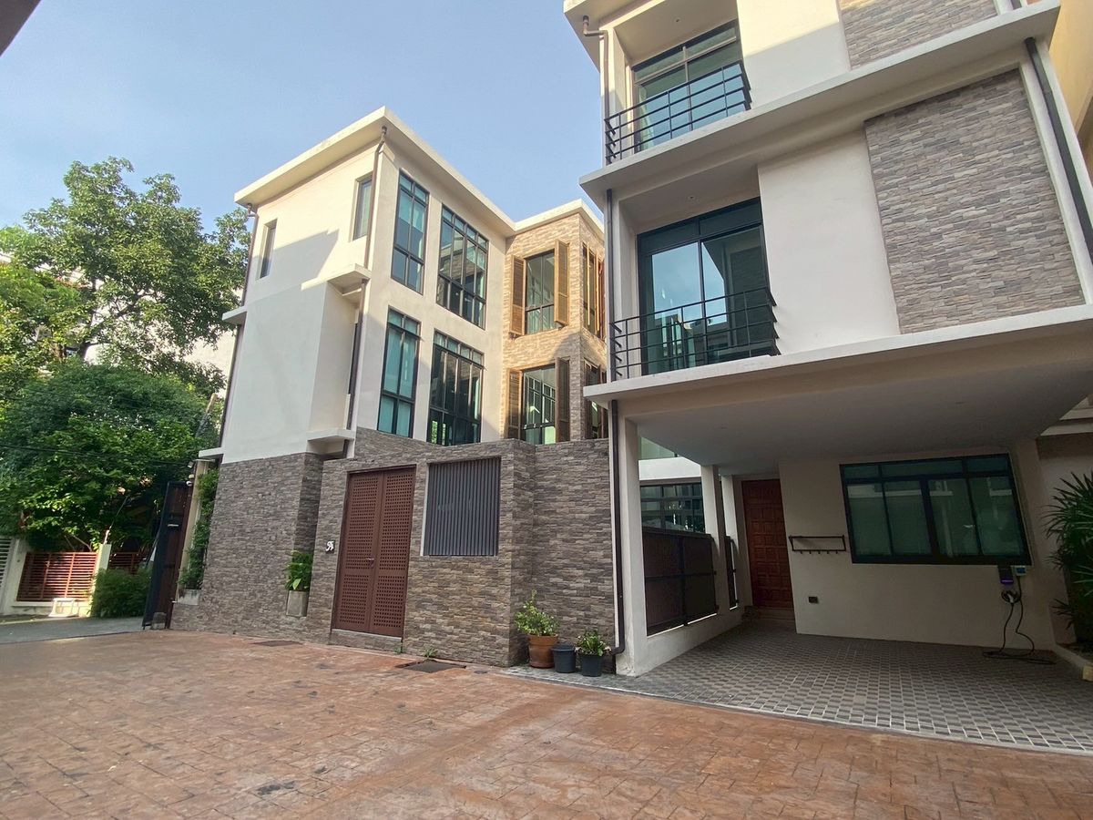 ให้เช่าบ้านคลองเตย กล้วยน้ำไท : 🏡 Em Villas บ้านเดี่ยวหรูใจกลางสุขุมวิท ขนาด 450 ตร.ม. 4 ห้องนอน 5 ห้องน้ำ ใกล้ BTS พร้อมพงษ์ ตกแต่งครบ พร้อมอยู่