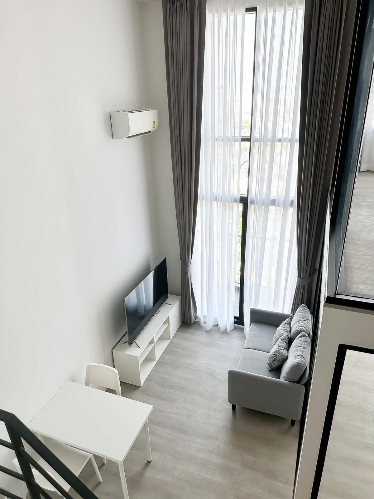 For RentCondoPinklao, Charansanitwong : ★ Ideo Charan 70- Riverview ★ 35 sq m., 35th floor Duplex (1 bedrooms, 1 bathroom), ★ near MRT Bang Phlat ★ near Lotus Charansanitwong and Meeting Mall ★ many amenities ★ complete electrical appliances ★