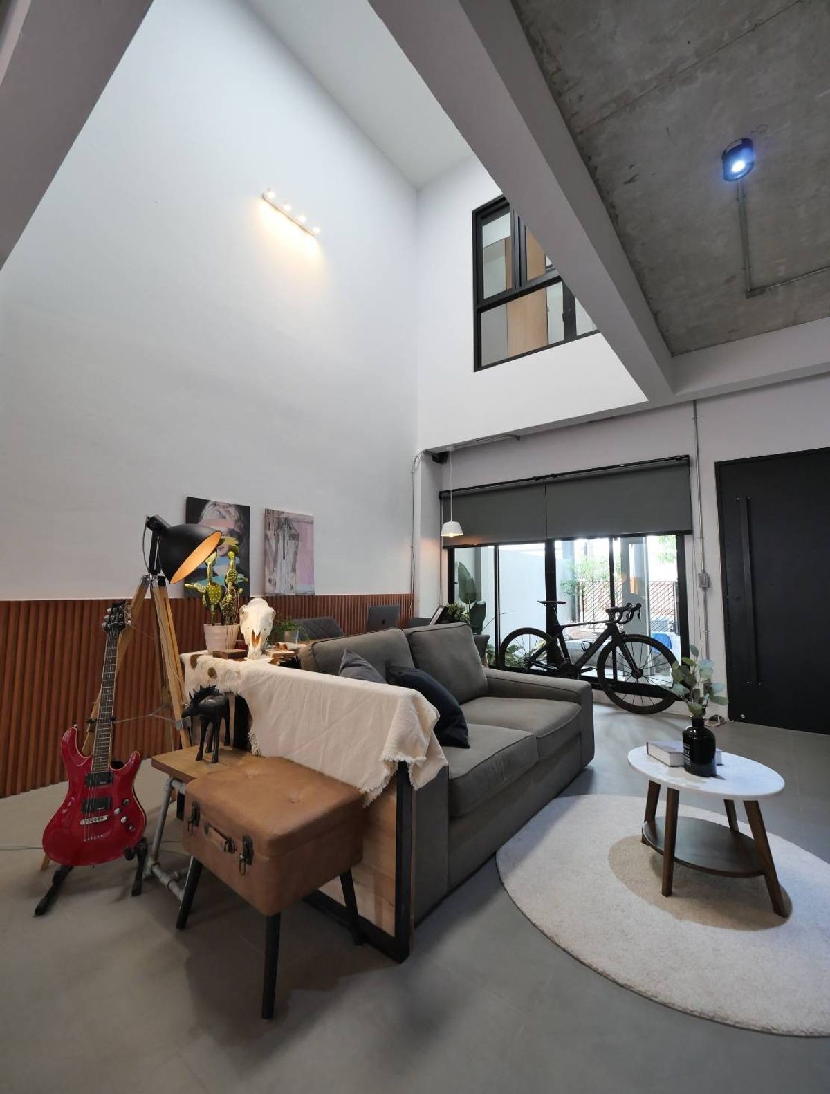 HouseSukhumvit, Asoke, Thonglor : 📢👇Sell with tenant 30 Sep 28
Newly Renovated Home in the Heart of Sukhumvit 49. Loft-style with a private Outdoor Jacuzzi. Perfect as a stylish residence or a smart investment opportunity