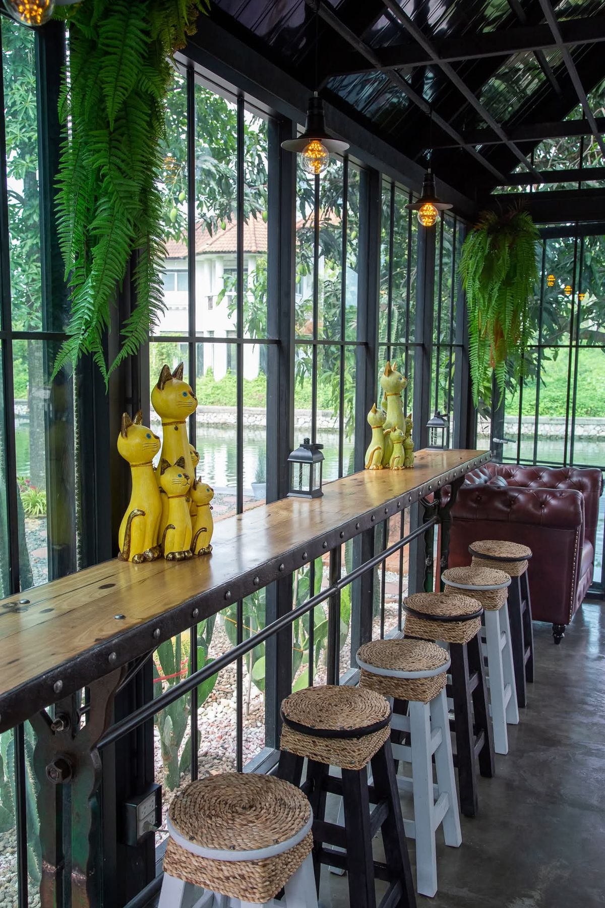 For RentHousePhutthamonthon, Salaya : Rent a waterfront house Krisada Marina, comes with Glasshouse, a private waterfront near Central Salaya.