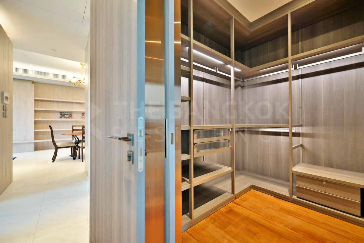 For RentCondoWitthayu, Chidlom, Langsuan, Ploenchit : 𝐄𝐱𝐩𝐞𝐫𝐢𝐞𝐧𝐜𝐞 𝐫𝐞𝐟𝐢𝐧𝐞𝐝 𝐥𝐢𝐯𝐢𝐧𝐠 at Sindhorn Tonson ✨ Elegance & Modern unit, Near BTS Chidlom