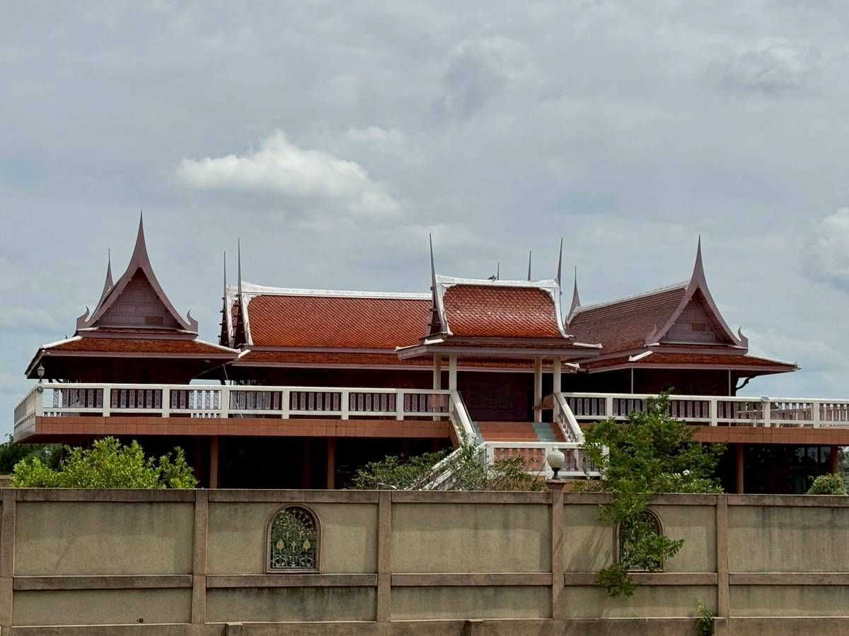 ขายบ้านอยุธยา : ขายบ้านเดี่ยวทรงไทยหลังใหญ่ เนื้อที่ 3 ไร่ 2 งาน 95 ตารางวา ตำบลบ้านม้า อำเภอบางไทร จังหวัดพระนครศรีอยุธยา  ราคา 22,000,000  บาท