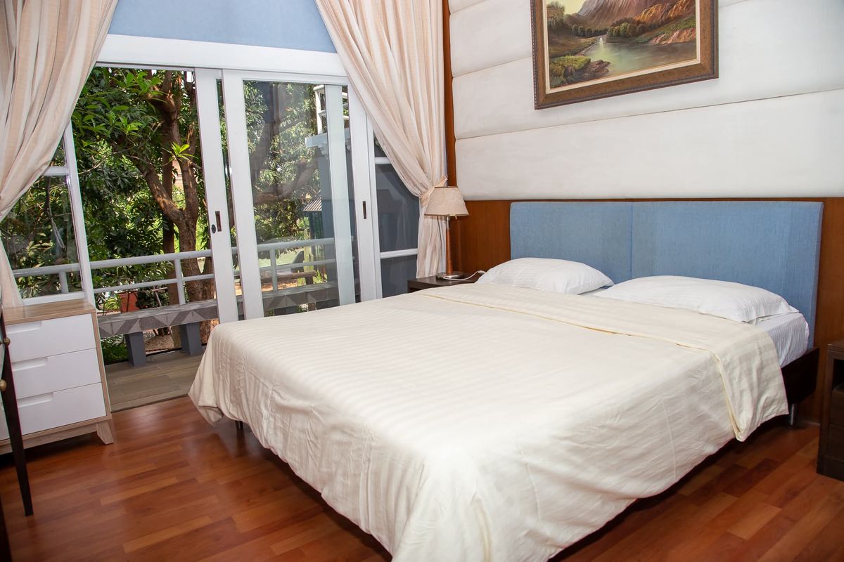 For RentHousePhutthamonthon, Salaya : Rent a waterfront house Krisada Marina, comes with Glasshouse, a private waterfront near Central Salaya.