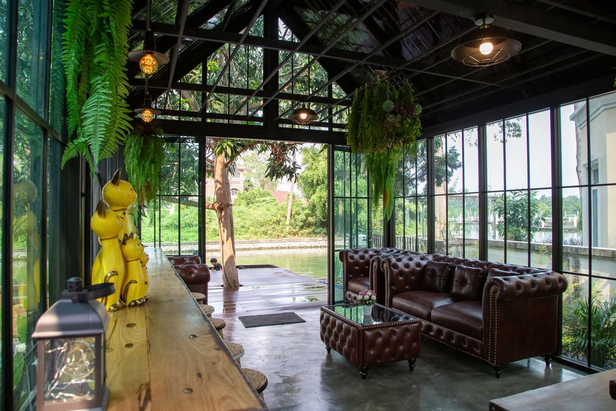 For RentHousePhutthamonthon, Salaya : Rent a waterfront house Krisada Marina, comes with Glasshouse, a private waterfront near Central Salaya.