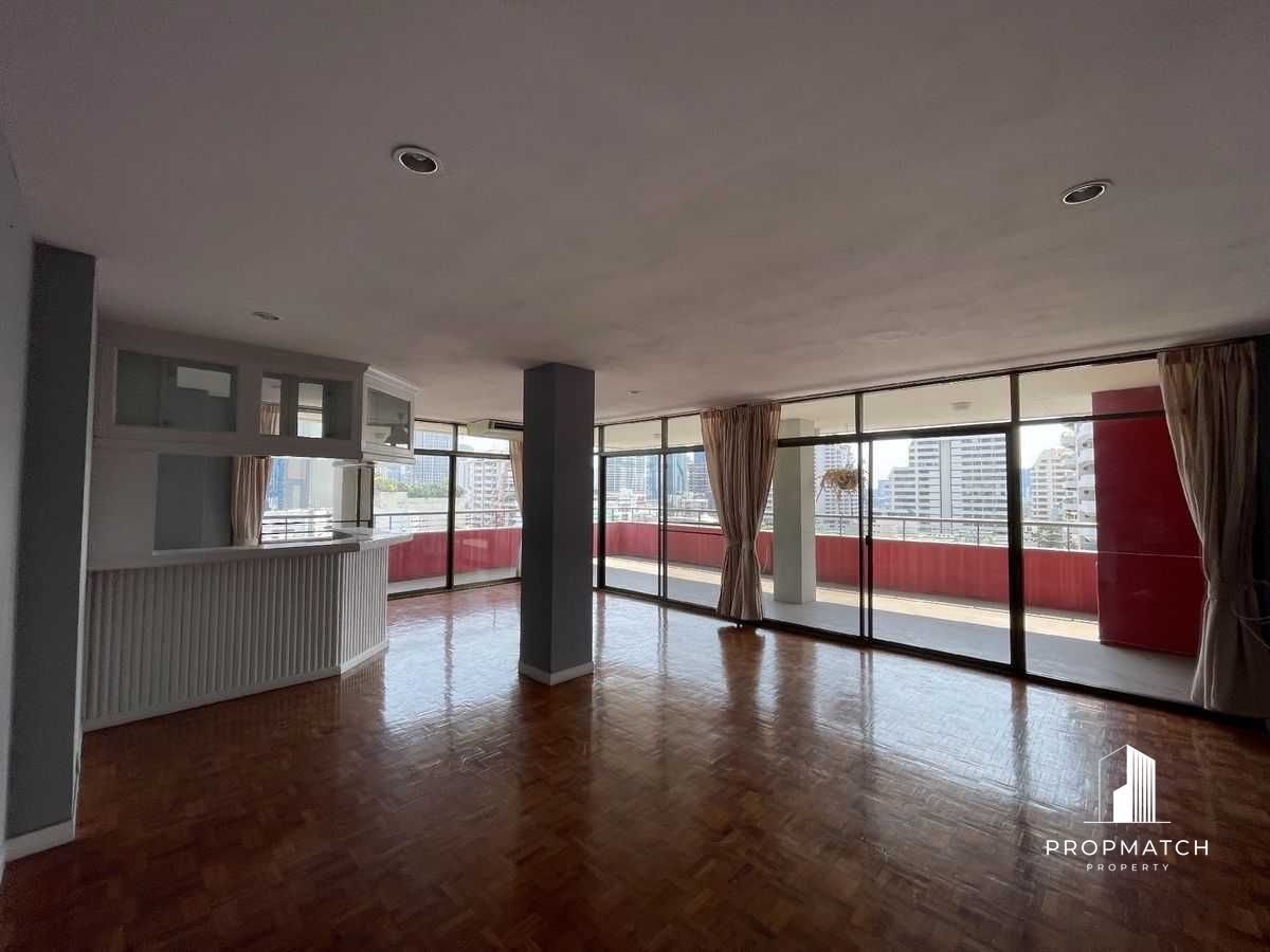 For RentCondoNana, North Nana,Sukhumvit13, Soi Nana : ✨flash deal ✨Baan Prida (3BED 4BATH 393SQM). Completely decorated !! Only 85,000 baht per month Tel.0981315848 @propmatch