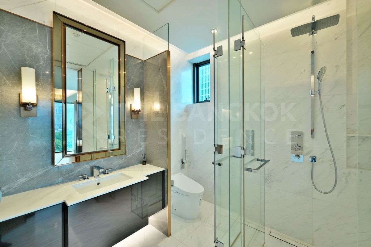 For RentCondoWitthayu, Chidlom, Langsuan, Ploenchit : 𝐄𝐱𝐩𝐞𝐫𝐢𝐞𝐧𝐜𝐞 𝐫𝐞𝐟𝐢𝐧𝐞𝐝 𝐥𝐢𝐯𝐢𝐧𝐠 at Sindhorn Tonson ✨ Elegance & Modern unit, Near BTS Chidlom