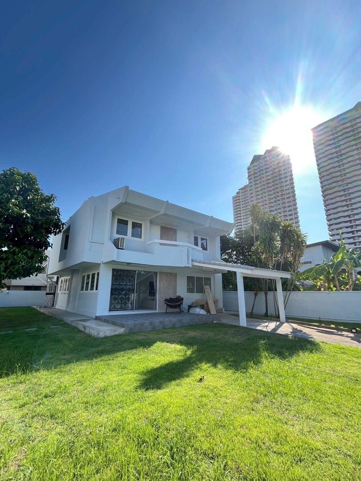 For RentHousePattanakan, Srinakarin : Cozy Garden View style detached house, size 113 sq m, in the heart of Pattanakarn 53