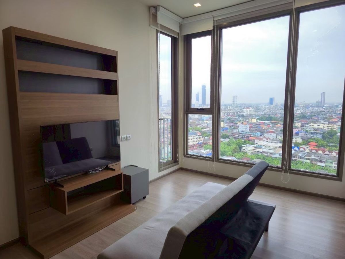 For RentCondoSathorn, Narathiwat : (For Rent) Rhythm Charoenkrung Pavilion for 5 minutes to Sathorn and 100 m. To Shrewsbury International School