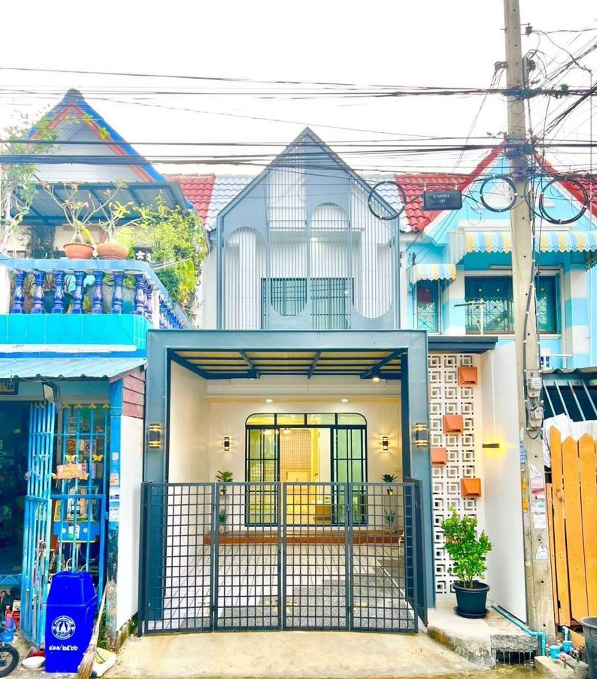 ขายทาวน์โฮมนนทบุรี บางใหญ่ บางบัวทอง : ขายทาวน์เฮ้าส์ 2 ชั้น หมู่บ้านเต็มรัก เนื้อที่ 16 ตารางวา 2 ห้องนอน 2 ห้องน้ำตำบลบางคูรัด อำเภอบางบัวทอง จังหวัดนนทบุรี