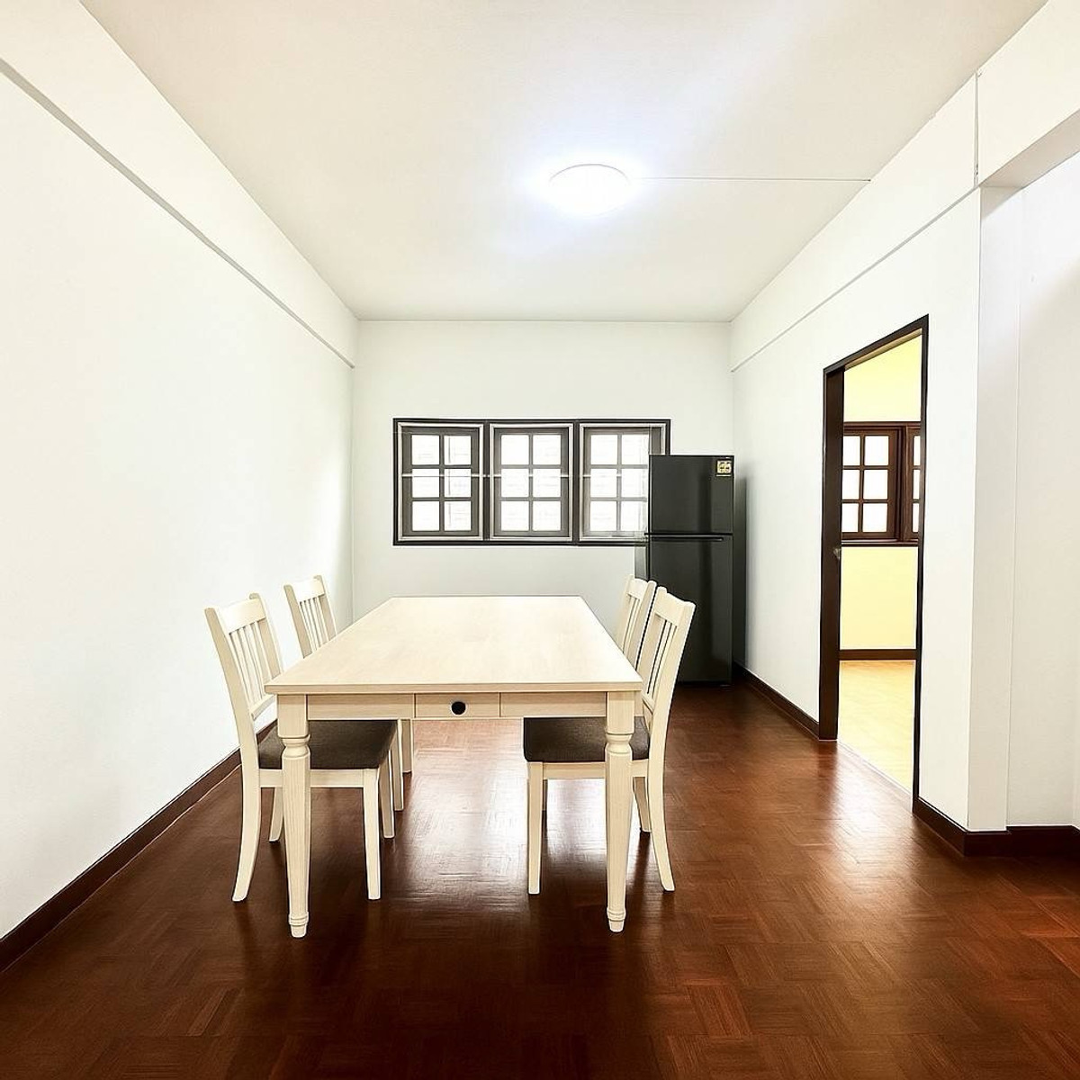 For RentTownhomeRamkhamhaeng, Hua Mak : 2026年1月1日可用，短期租金可以接受

出租 - Ram 联排别墅（Ramkhamhaeng 大学旁边） 
ให้เช่า - รามทาวเฮาว์ (รามคำแหง 24 แยก 8) 

- 3张床、2间浴室+2间厨房+1间洗衣房