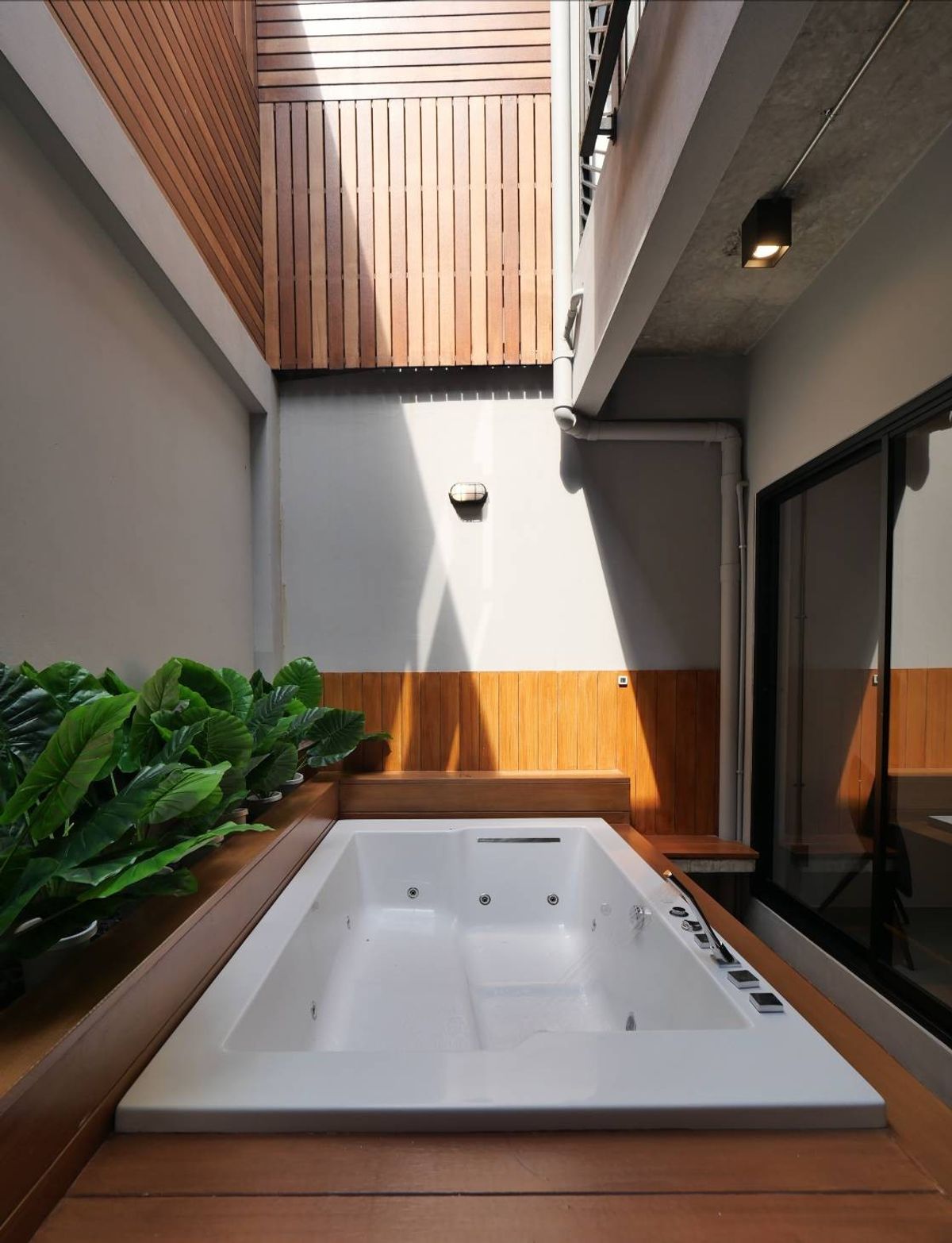 HouseSukhumvit, Asoke, Thonglor : 📢👇Sell with tenant 30 Sep 28
Newly Renovated Home in the Heart of Sukhumvit 49. Loft-style with a private Outdoor Jacuzzi. Perfect as a stylish residence or a smart investment opportunity