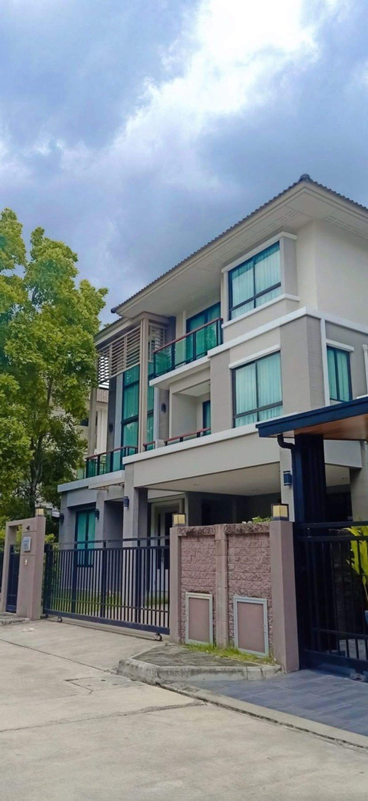 ให้เช่าบ้านนวมินทร์ รามอินทรา : ขาย-เช่าบ้านเดี่ยว🔥ภัสสร รามอินทรา🔥3ช้้น🔥5Bed🔥324ตรม🔥R29-11
