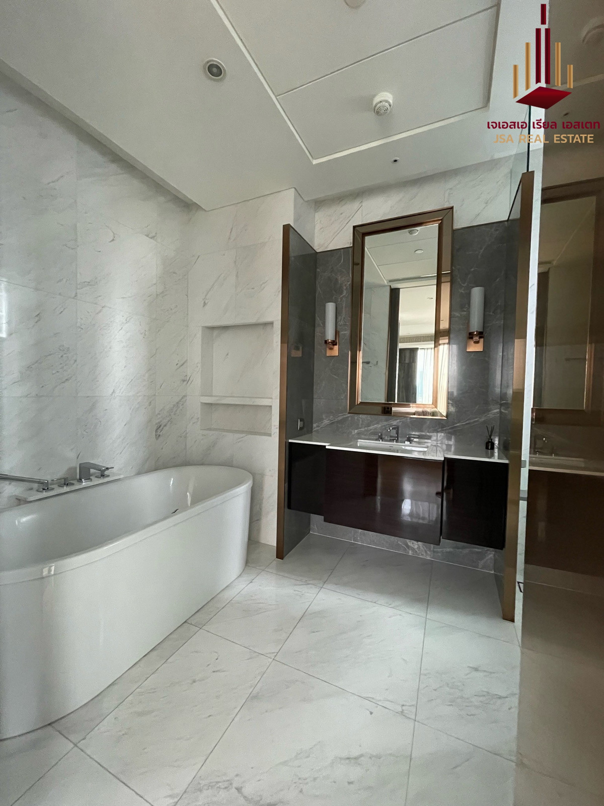 ให้เช่าคอนโดวิทยุ ชิดลม หลังสวน : ✨ For Rent: Sindhorn Tonson  Condo ✨  💰 Only 140,000 THB/month