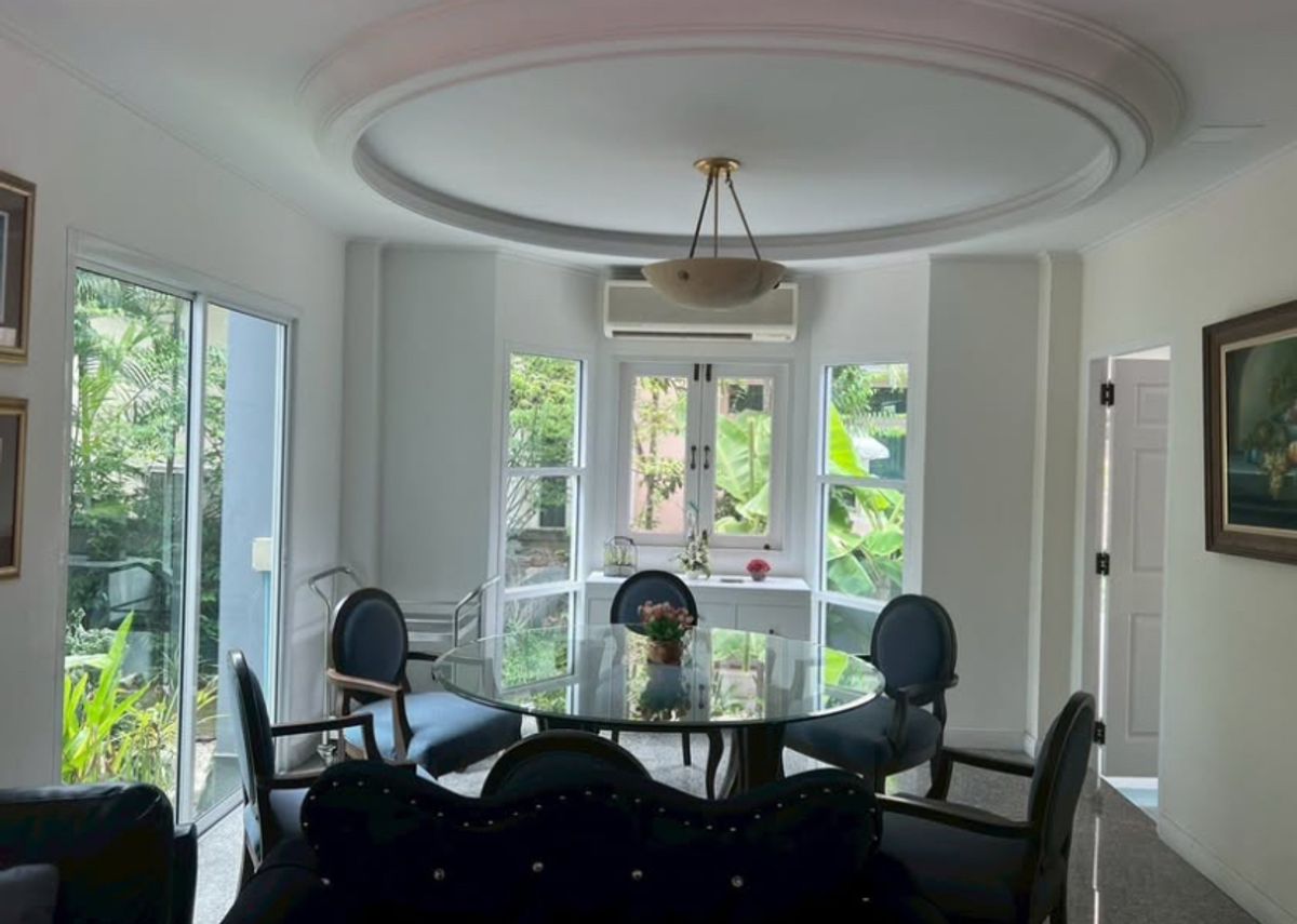 For RentHousePhutthamonthon, Salaya : Rent a waterfront house Krisada Marina, comes with Glasshouse, a private waterfront near Central Salaya.