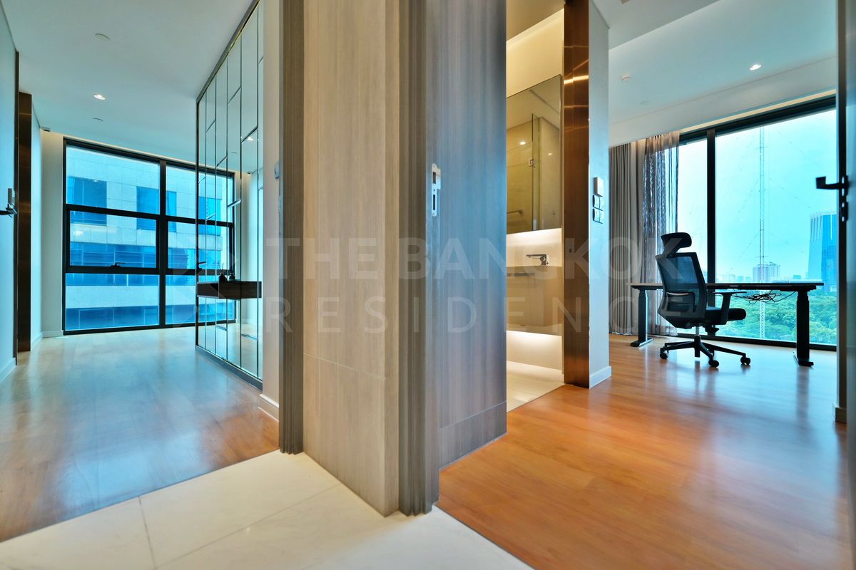 For RentCondoWitthayu, Chidlom, Langsuan, Ploenchit : 𝐄𝐱𝐩𝐞𝐫𝐢𝐞𝐧𝐜𝐞 𝐫𝐞𝐟𝐢𝐧𝐞𝐝 𝐥𝐢𝐯𝐢𝐧𝐠 at Sindhorn Tonson ✨ Elegance & Modern unit, Near BTS Chidlom