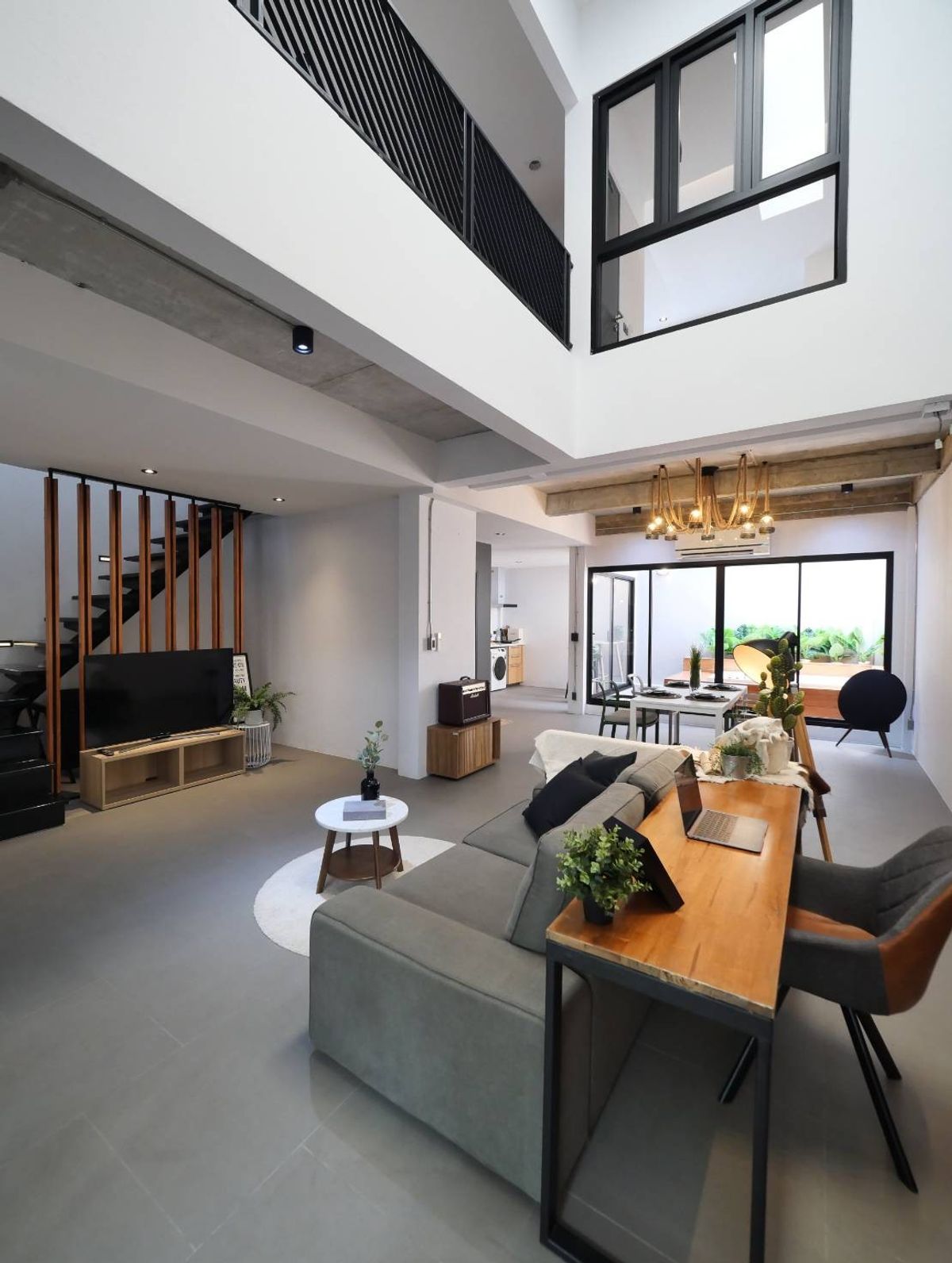 HouseSukhumvit, Asoke, Thonglor : 📢👇Sell with tenant 30 Sep 28
Newly Renovated Home in the Heart of Sukhumvit 49. Loft-style with a private Outdoor Jacuzzi. Perfect as a stylish residence or a smart investment opportunity