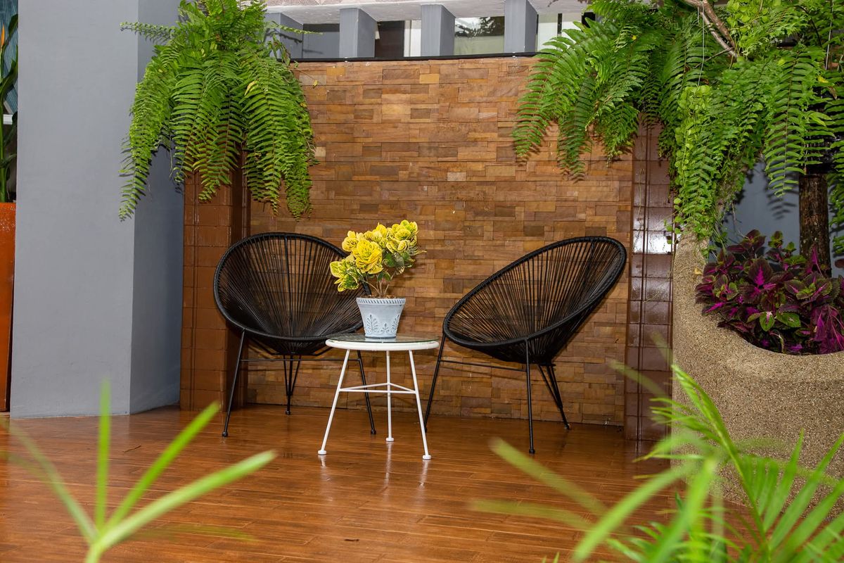 For RentHousePhutthamonthon, Salaya : Rent a waterfront house Krisada Marina, comes with Glasshouse, a private waterfront near Central Salaya.