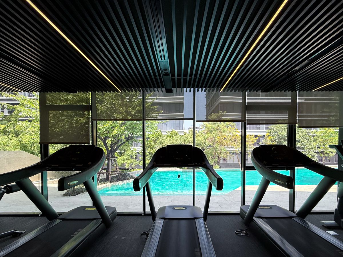 For RentCondoSukhumvit, Asoke, Thonglor : 🔥Urgent Rental🔥 Ideo Mobi Sukhumvit 40, pool view, beautiful room, luxuriously decorated, fully furnished, ready to move in immediately.