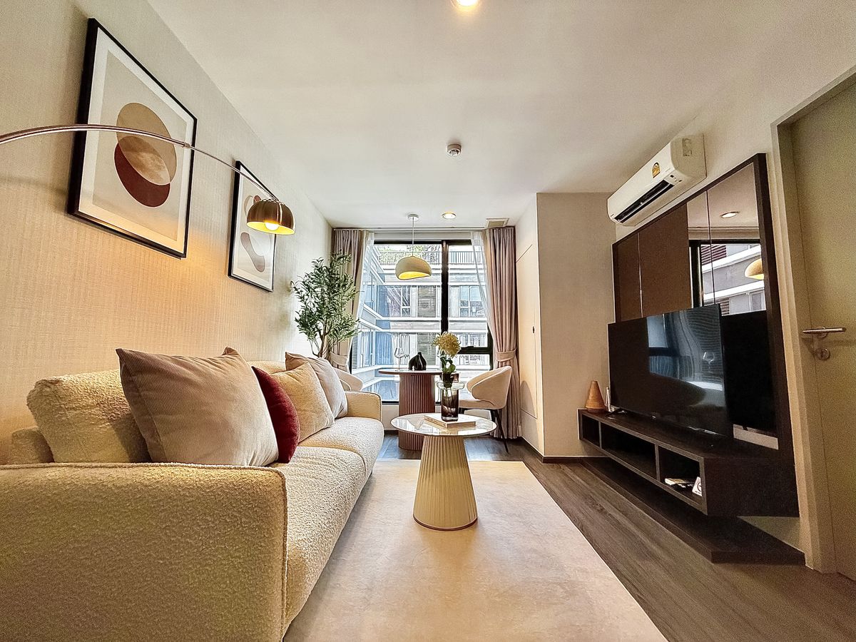 For RentCondoSukhumvit, Asoke, Thonglor : 🔥Urgent Rental🔥 Ideo Mobi Sukhumvit 40, pool view, beautiful room, luxuriously decorated, fully furnished, ready to move in immediately.