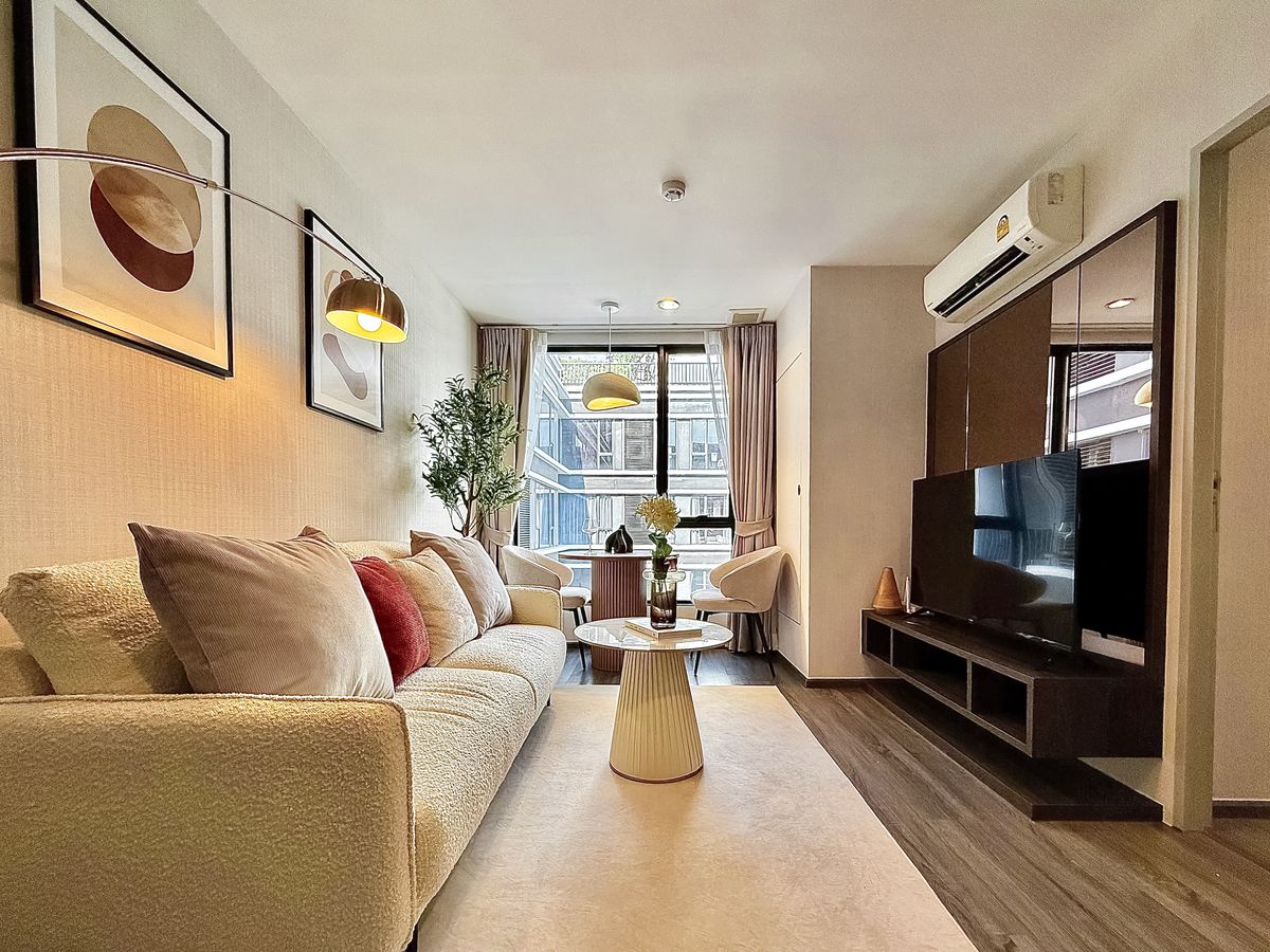 For RentCondoSukhumvit, Asoke, Thonglor : 🔥Urgent Rental🔥 Ideo Mobi Sukhumvit 40, pool view, beautiful room, luxuriously decorated, fully furnished, ready to move in immediately.