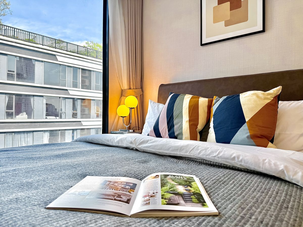 For RentCondoSukhumvit, Asoke, Thonglor : 🔥Urgent Rental🔥 Ideo Mobi Sukhumvit 40, pool view, beautiful room, luxuriously decorated, fully furnished, ready to move in immediately.