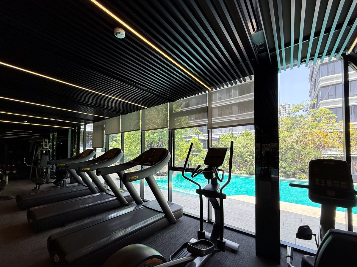 For RentCondoSukhumvit, Asoke, Thonglor : 🔥Urgent Rental🔥 Ideo Mobi Sukhumvit 40, pool view, beautiful room, luxuriously decorated, fully furnished, ready to move in immediately.