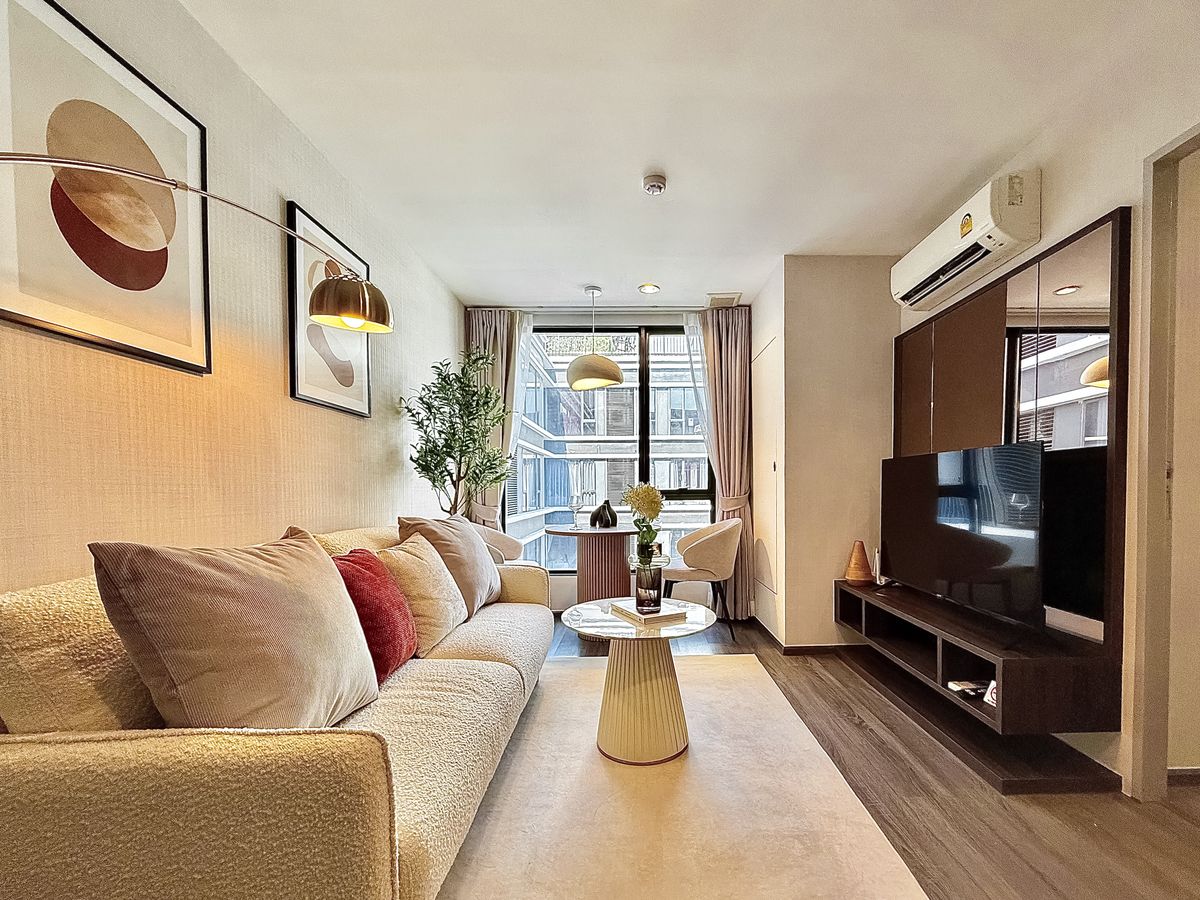 For RentCondoSukhumvit, Asoke, Thonglor : 🔥Urgent Rental🔥 Ideo Mobi Sukhumvit 40, pool view, beautiful room, luxuriously decorated, fully furnished, ready to move in immediately.