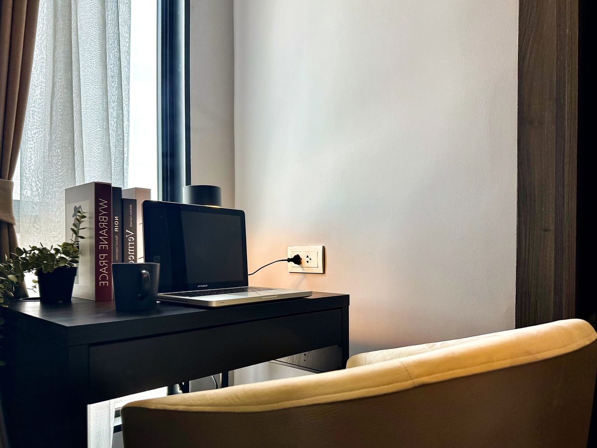 For RentCondoSukhumvit, Asoke, Thonglor : 🔥Urgent Rental🔥 Ideo Mobi Sukhumvit 40, pool view, beautiful room, luxuriously decorated, fully furnished, ready to move in immediately.