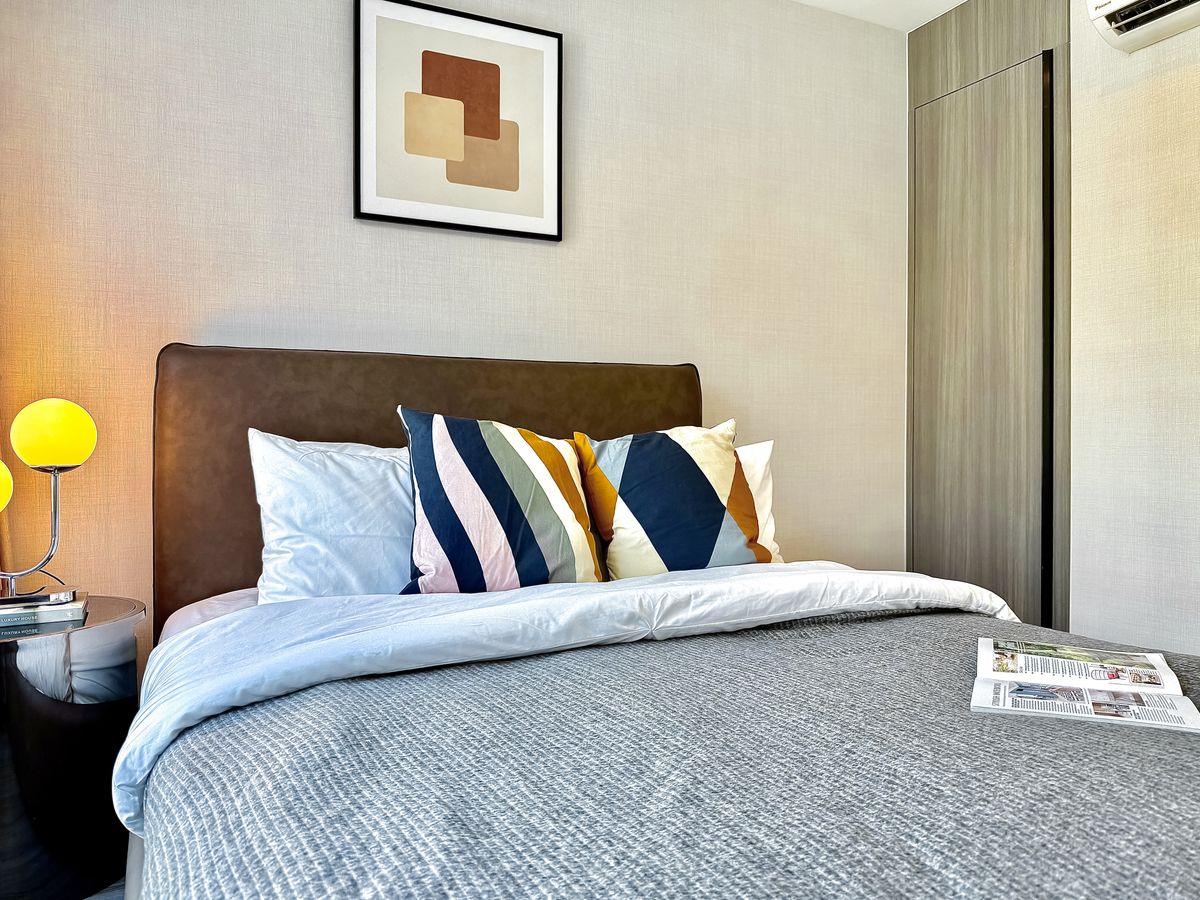 For RentCondoSukhumvit, Asoke, Thonglor : 🔥Urgent Rental🔥 Ideo Mobi Sukhumvit 40, pool view, beautiful room, luxuriously decorated, fully furnished, ready to move in immediately.