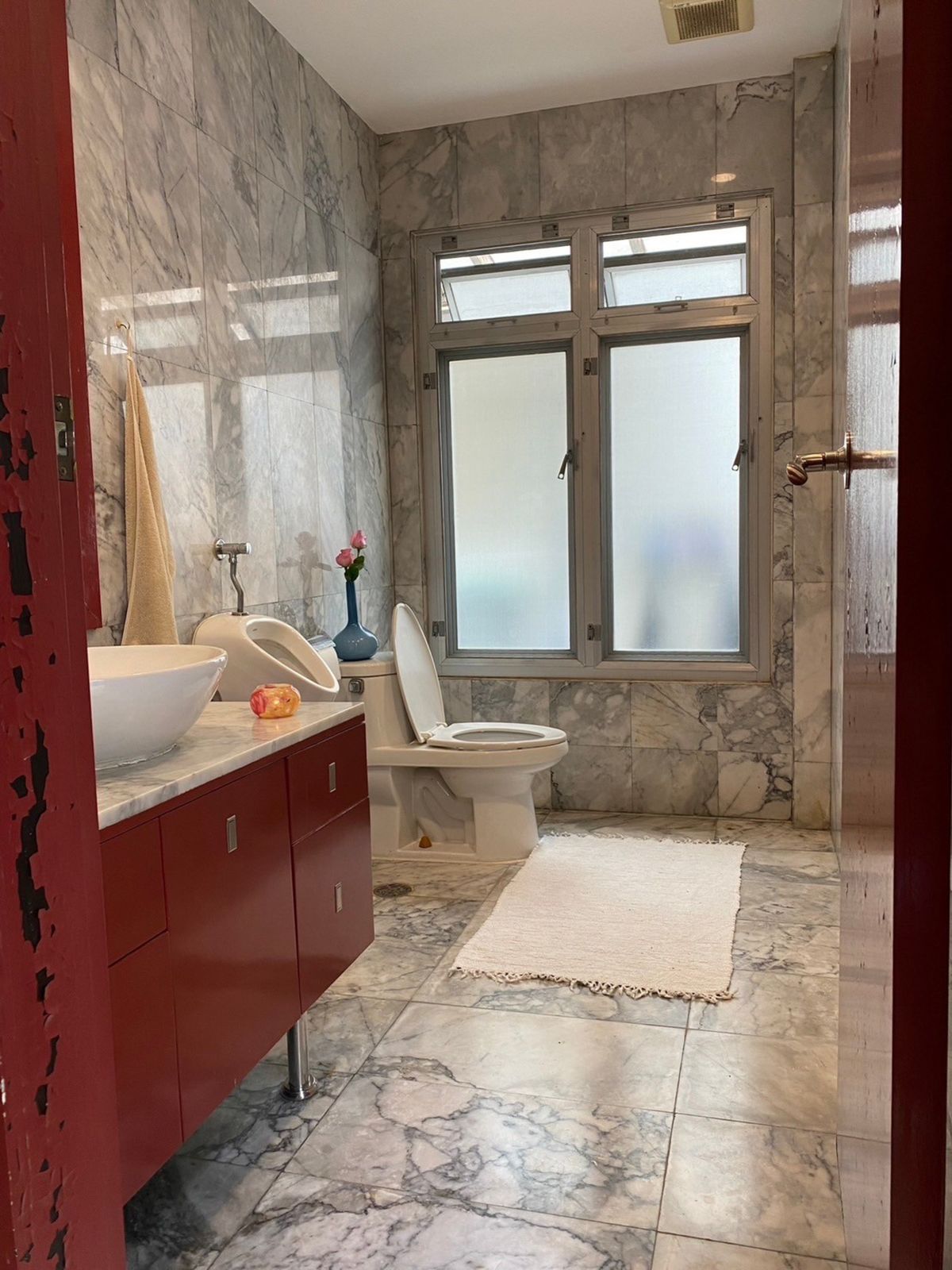 ขายบ้านเลียบทางด่วนรามอินทรา : (ขาย) Noble Tara Town in Town Zone B 25,000,000 บาท มีสระว่ายน้ำ ติดต่อ 0838824256 