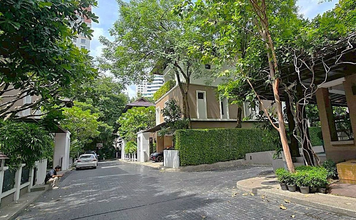 For RentHouseSukhumvit, Asoke, Thonglor : Luxury House with Private Swimming Pool in the Heart of Asoke ** NO CO-AGENT ** 