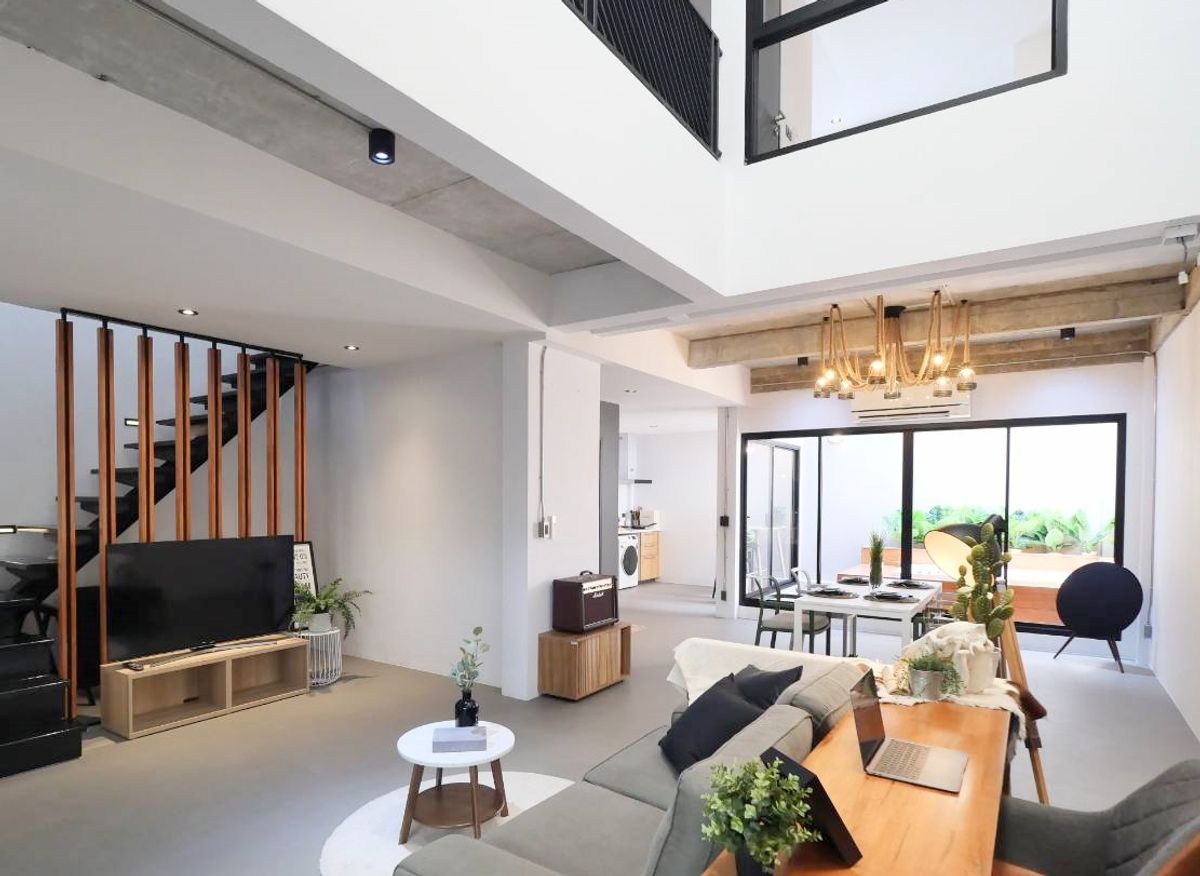 For RentTownhomeSukhumvit, Asoke, Thonglor : Townhome Sukhumvit 49: Complete beautiful decoration in the heart of the city.