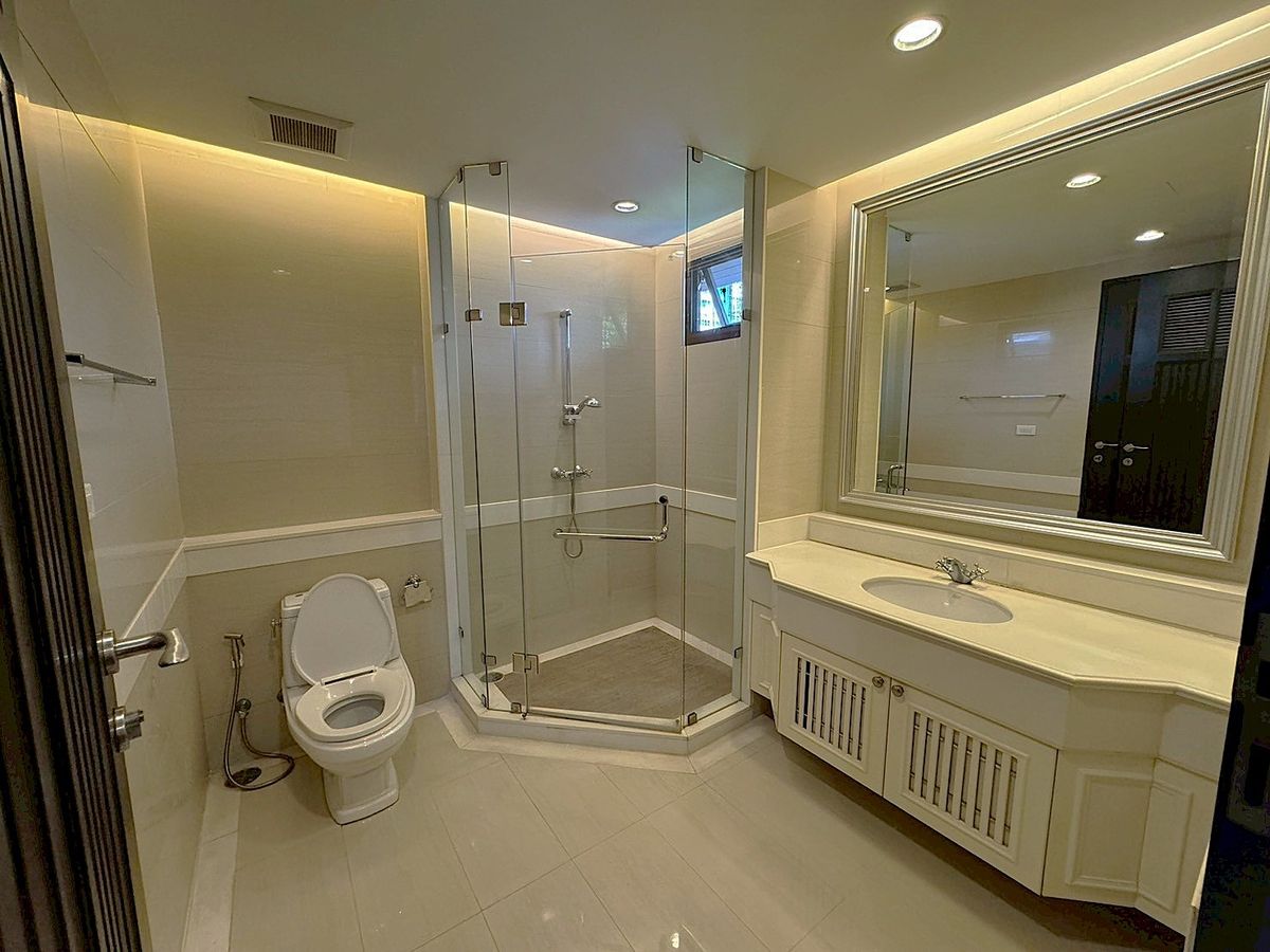 For RentHouseSukhumvit, Asoke, Thonglor : Luxury House with Private Swimming Pool in the Heart of Asoke ** NO CO-AGENT ** 