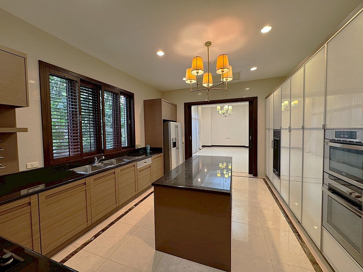 For RentHouseSukhumvit, Asoke, Thonglor : Luxury House with Private Swimming Pool in the Heart of Asoke ** NO CO-AGENT ** 