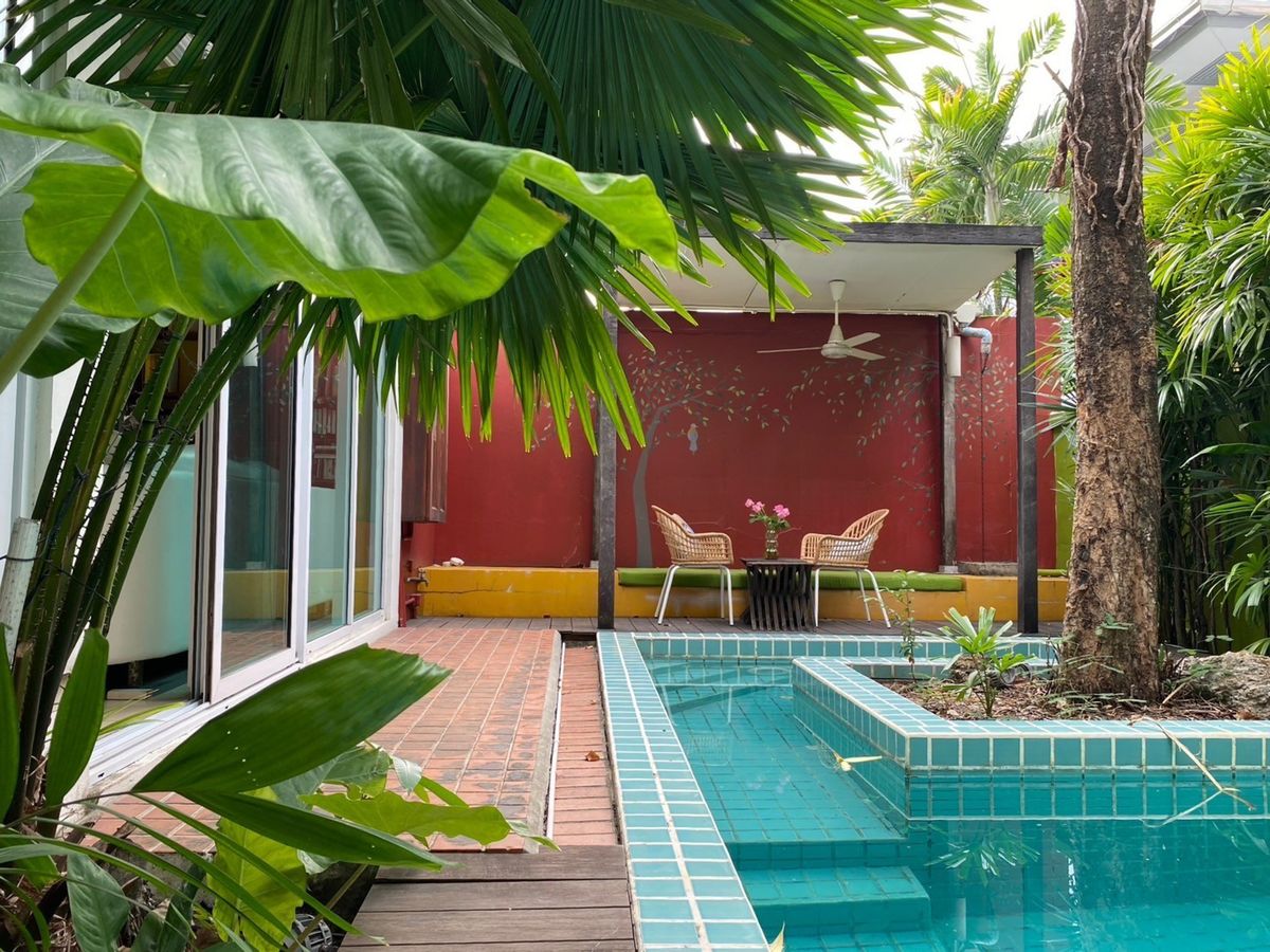 ขายบ้านเลียบทางด่วนรามอินทรา : (ขาย) Noble Tara Town in Town Zone B 25,000,000 บาท มีสระว่ายน้ำ ติดต่อ 0838824256 