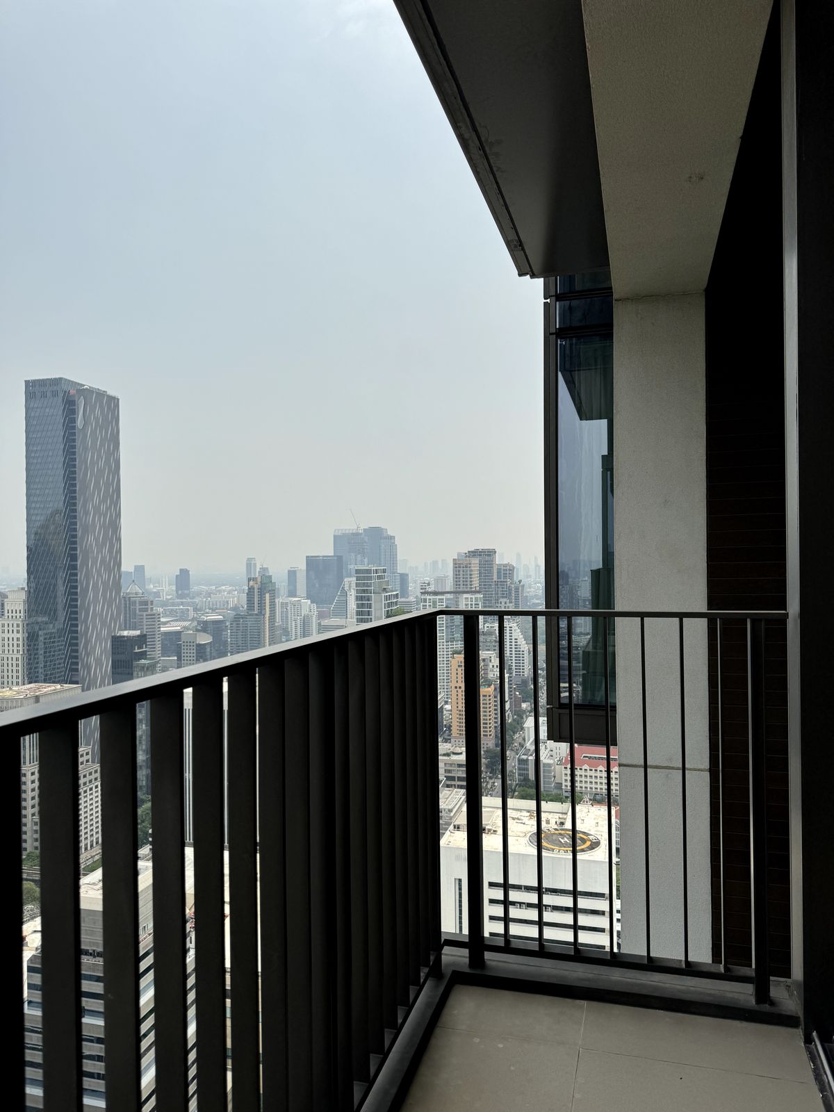 For SaleCondoWitthayu, Chidlom, Langsuan, Ploenchit : Sell ​​28 Chidlom 2 BED 72.81 sqm. Corner room, Chidlom Road, Mueang Lumpini, 40th floor in the best position. The owner sells by himself, the name of the title deed.