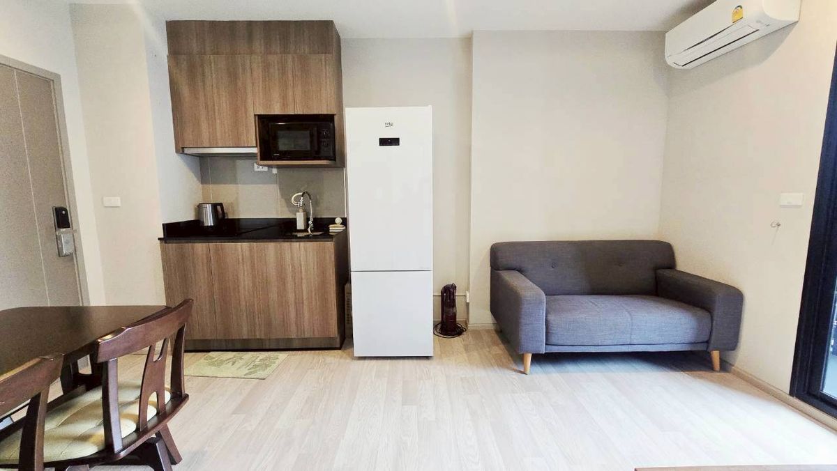 For RentCondoBangna, Bearing, Lasalle : 🌟New⭐ New Room for RENT Condo 1 Bedroom ❤ Ideo Mobi Sukhumvit EastPoint 42 sqm. List near the electric train 📍 42 sqm. 📍1 Bedroom 1 bathroom 📍 High floor view pool ✅ Furniture list ✅ Fully Furnished 5 -foot bed / mattress - bedside table - LED DIG
