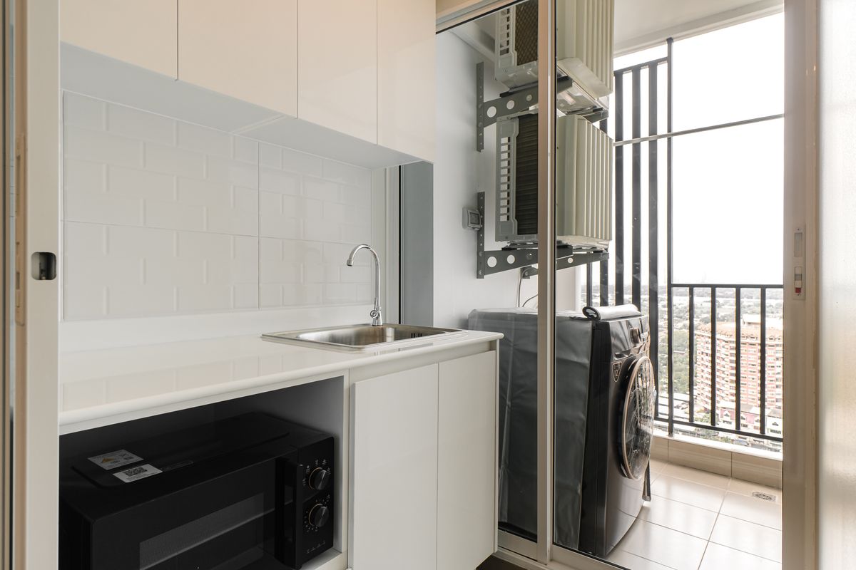 For RentCondoBangna, Bearing, Lasalle : 🎉🌈 𝕆𝕨𝕟𝕖𝕣 𝕡𝕠𝕤𝕥 !!! 🌟 Free 🎊 Building 𝗕 Floor 𝟮𝟬 Swimming pool view 💦 🔥 𝟭𝟯𝟬𝟬𝟬 / month 🔥