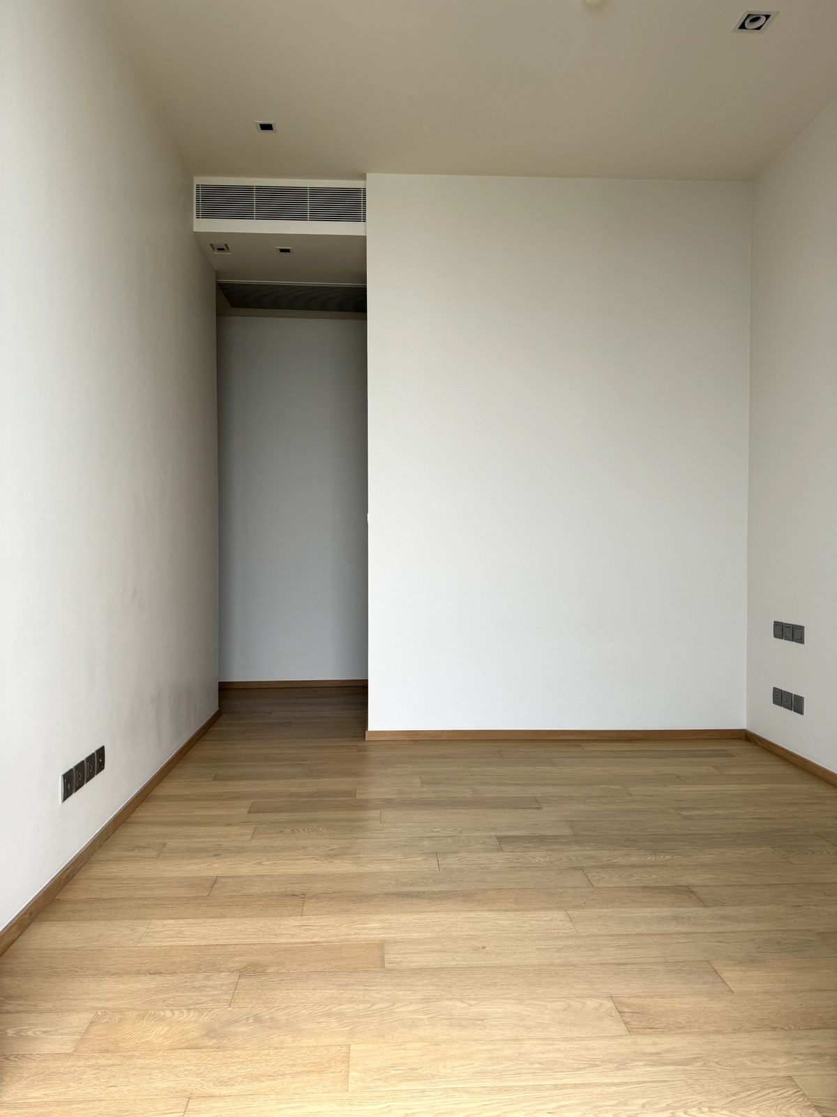 For SaleCondoWitthayu, Chidlom, Langsuan, Ploenchit : Sell ​​28 Chidlom 2 BED 72.81 sqm. Corner room, Chidlom Road, Mueang Lumpini, 40th floor in the best position. The owner sells by himself, the name of the title deed.