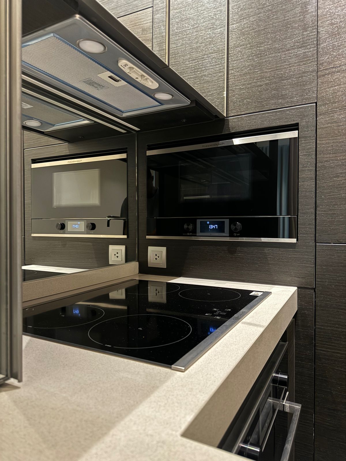 For SaleCondoWitthayu, Chidlom, Langsuan, Ploenchit : Sell ​​28 Chidlom 2 BED 72.81 sqm. Corner room, Chidlom Road, Mueang Lumpini, 40th floor in the best position. The owner sells by himself, the name of the title deed.