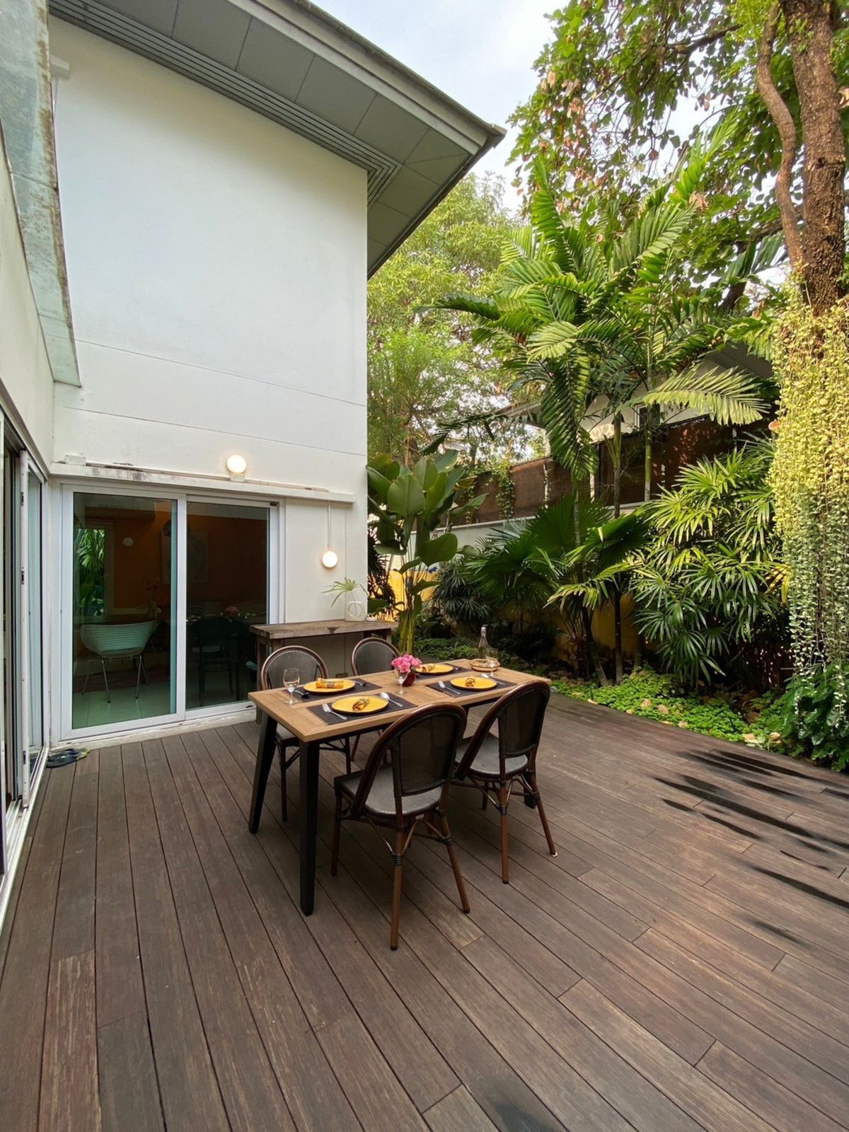 ขายบ้านเลียบทางด่วนรามอินทรา : (ขาย) Noble Tara Town in Town Zone B 25,000,000 บาท มีสระว่ายน้ำ ติดต่อ 0838824256 