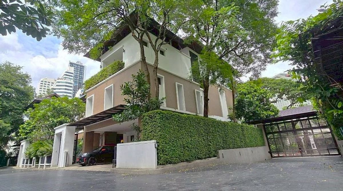 For RentHouseSukhumvit, Asoke, Thonglor : Luxury House with Private Swimming Pool in the Heart of Asoke ** NO CO-AGENT ** 