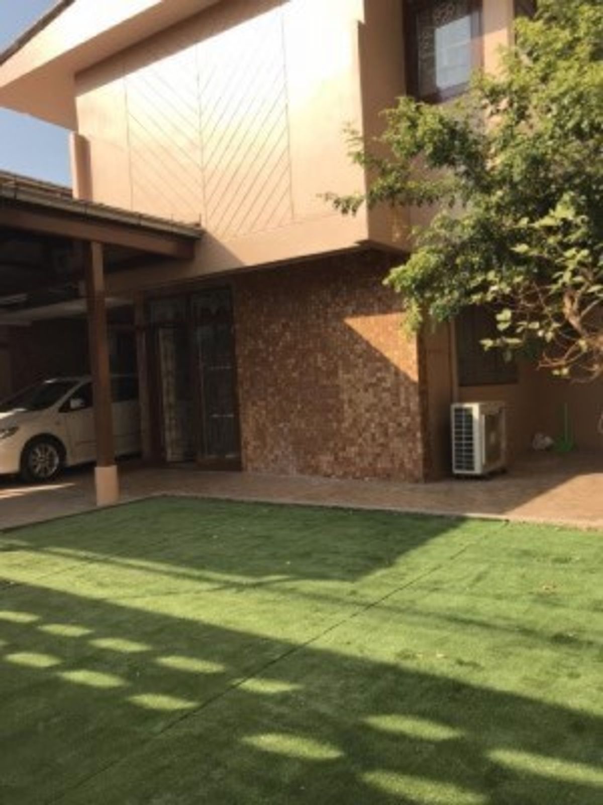 For RentHouseRatchadapisek, Huaikwang, Suttisan : 2 storey detached house for rent, Ratchada 18 Road, Land 50 sq.w. 180 sqm. There are 4 bedrooms, 2 air conditioners 5. 2 parking machines near Moon Puppet School and MRT Huai Khwang only 2 km. Rent 35,000 baht. Pracharat Bamphen Road