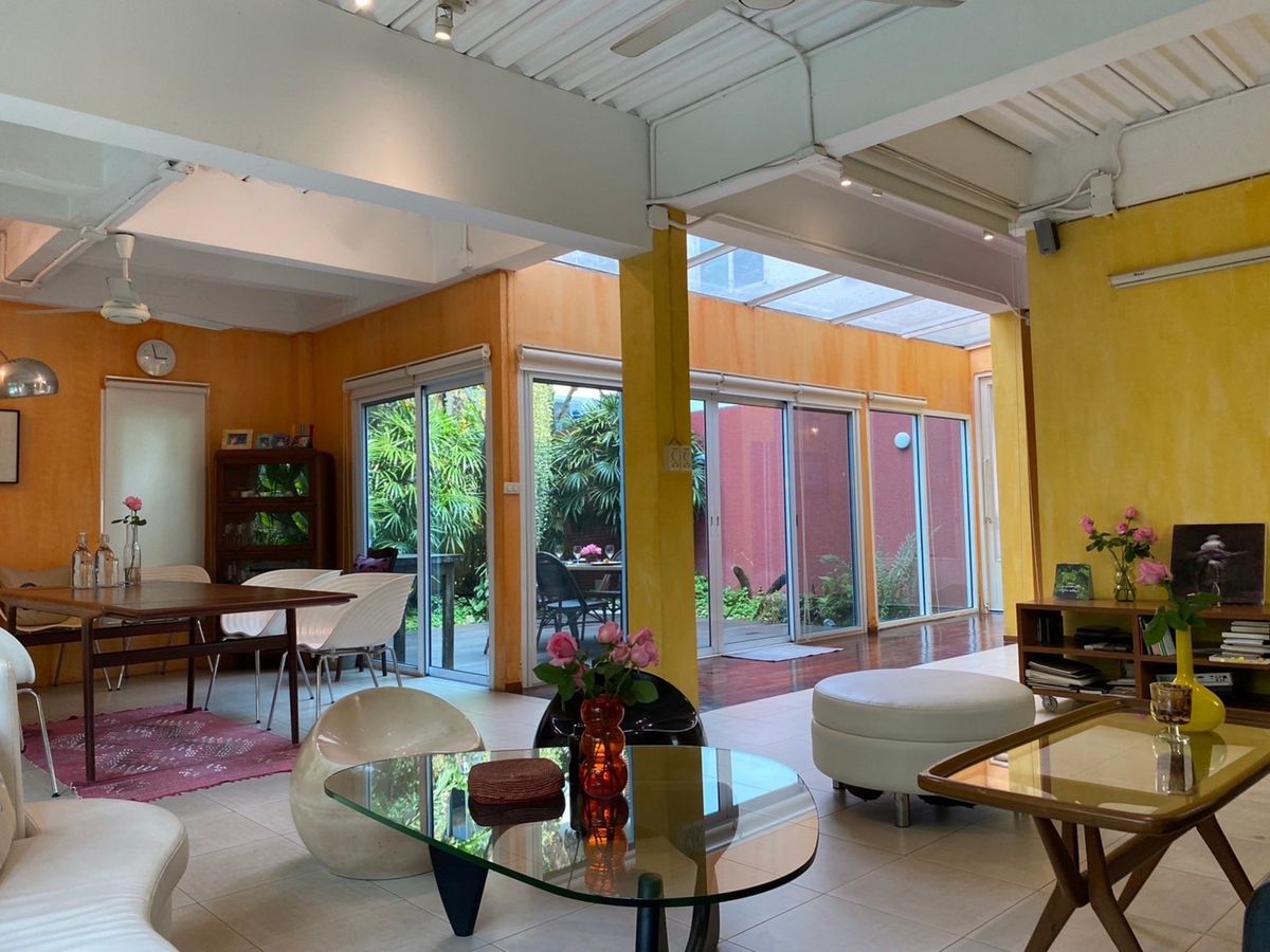 ขายบ้านเลียบทางด่วนรามอินทรา : (ขาย) Noble Tara Town in Town Zone B 25,000,000 บาท มีสระว่ายน้ำ ติดต่อ 0838824256 