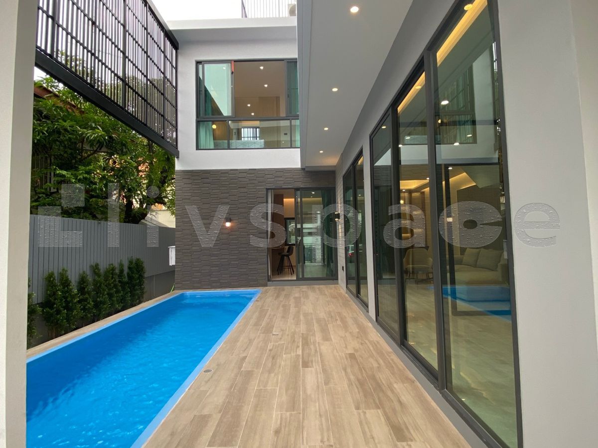 For RentHouseOnnut, Udomsuk : ▚ LA131ツ For Rent – 3-Storey Single House, Sukhumvit 71 –  4 Bedrooms Special Price ⭐