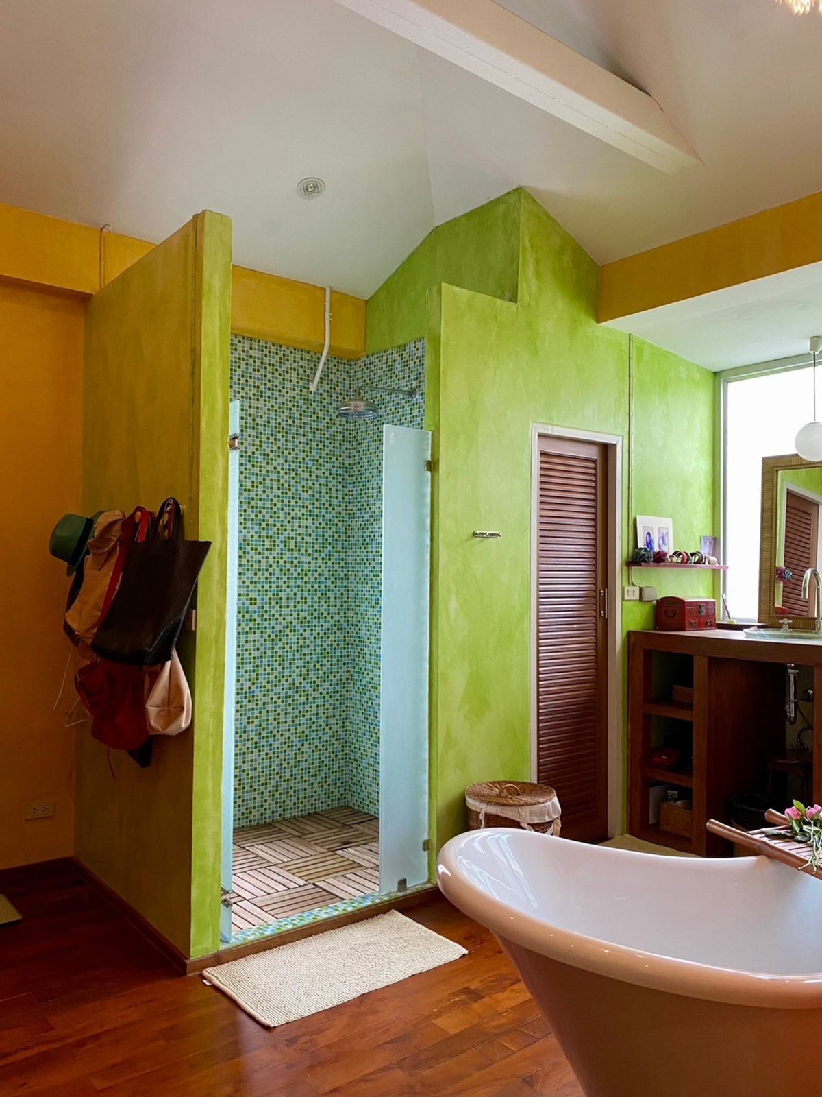 ขายบ้านเลียบทางด่วนรามอินทรา : (ขาย) Noble Tara Town in Town Zone B 25,000,000 บาท มีสระว่ายน้ำ ติดต่อ 0838824256 