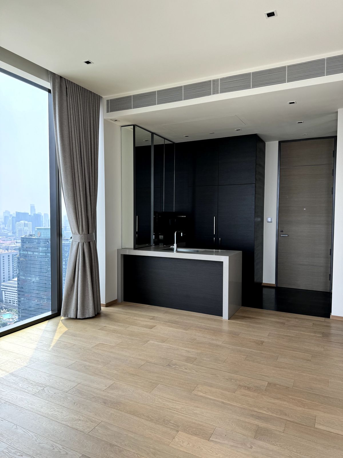 For SaleCondoWitthayu, Chidlom, Langsuan, Ploenchit : Sell ​​28 Chidlom 2 BED 72.81 sqm. Corner room, Chidlom Road, Mueang Lumpini, 40th floor in the best position. The owner sells by himself, the name of the title deed.